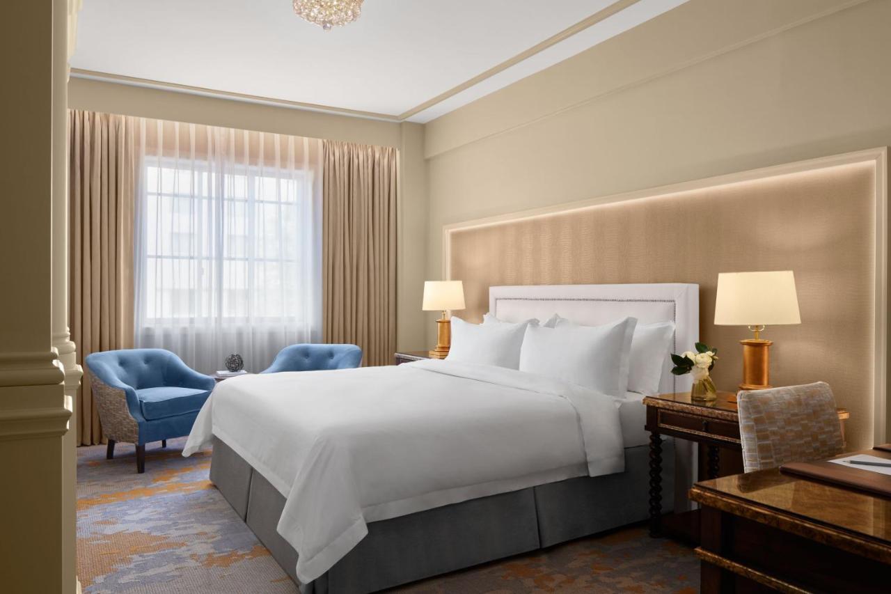 Superior King Room with Interior View and Roll-in Shower - Mobility and Hearing Accessible