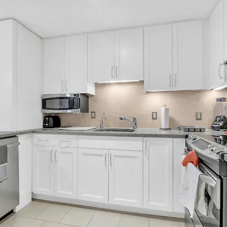 Heaven On Washington Fully Furnished Apartments-3